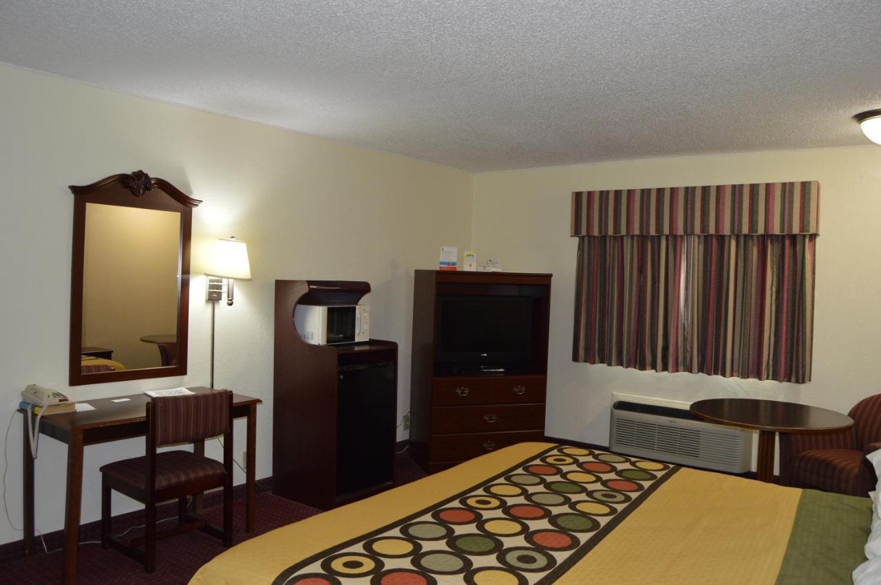 Hotel Super 8 By Wyndham Clinton Pokoj fotografie